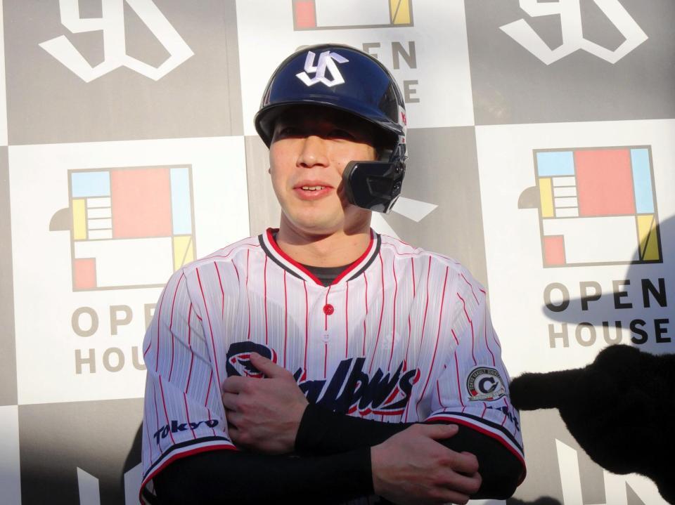 ヤクルトがキャンプイン 山田がキャプテンマークをお披露目 内川も7番で再出発 野球 デイリースポーツ Online ヤクルトがキャンプイン 山田がキャプテンマークをお披露目 内川も7番で再出発 野球 デイリースポーツ Online