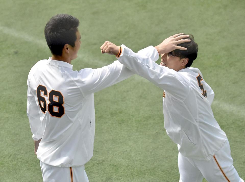 巨人 身長２メートルの巨人ドラフト５位 秋広が 昇格 １軍本隊で練習 野球 デイリースポーツ Online