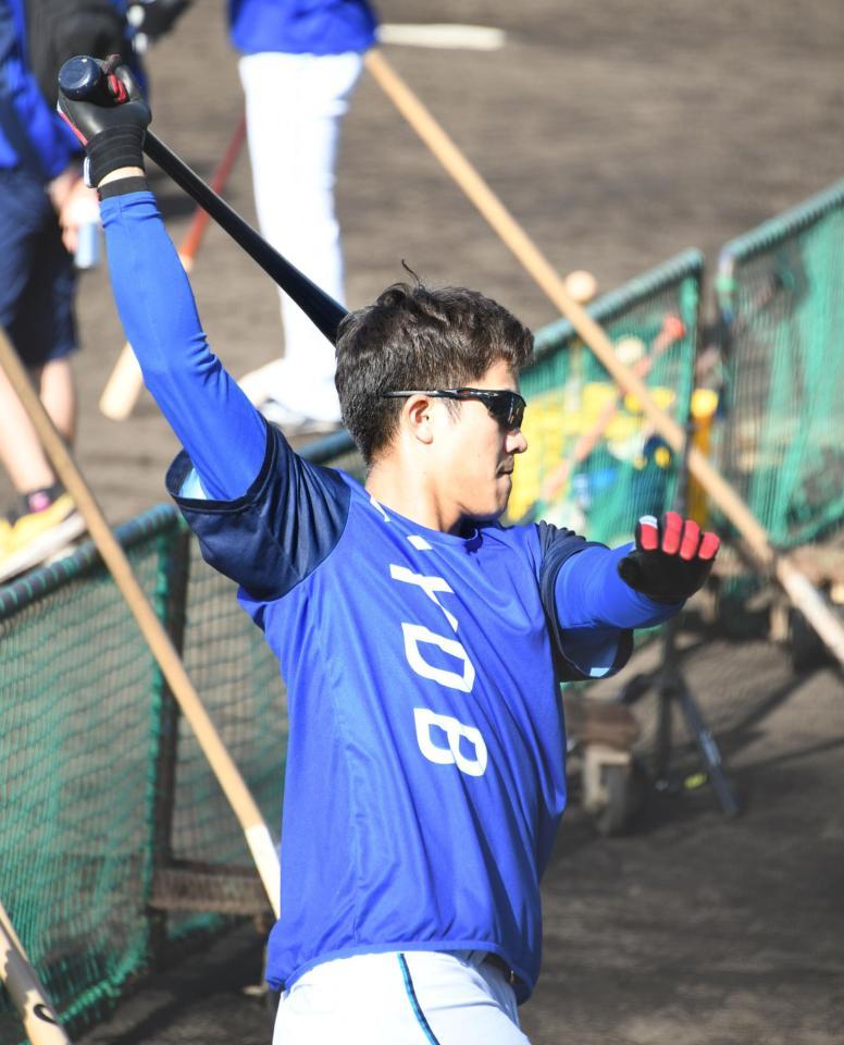 １番一塁で先発出場のＤｅＮＡ・田中俊太＝アトムホームスタジアム宜野湾（撮影・中田匡峻）