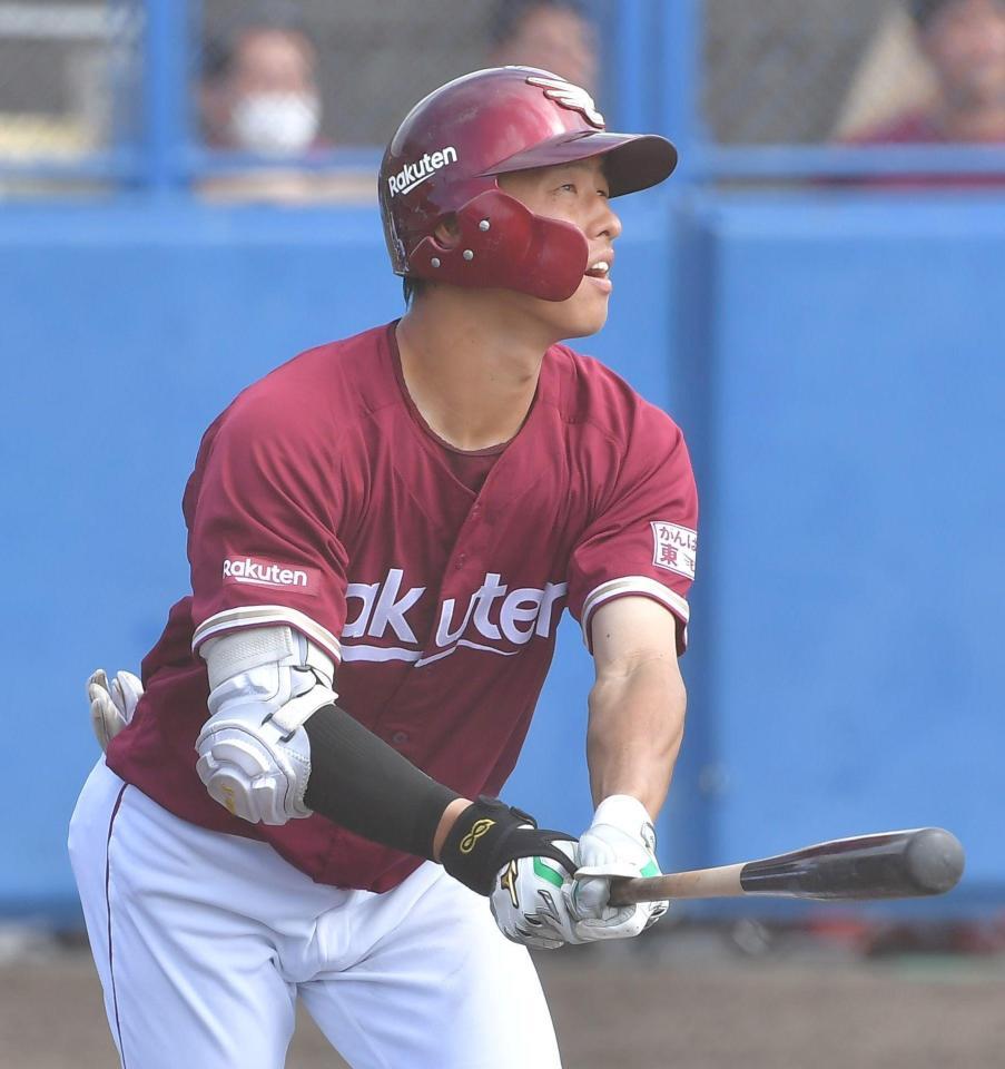 　５回、３ランを放つ辰己（撮影・出月俊成）