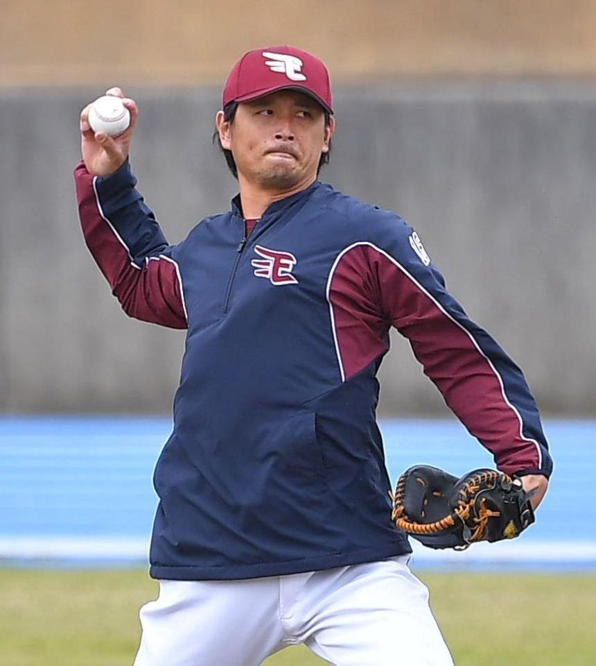 　キャッチボールをする涌井（撮影・出月俊成）