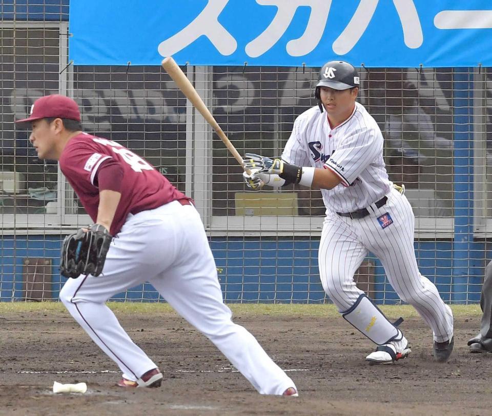 　１回、田中将から右前適時打を放つ村上