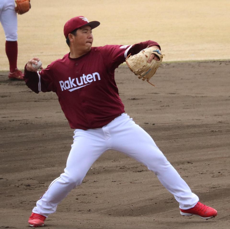 　チーム練習に合流した楽天・横尾