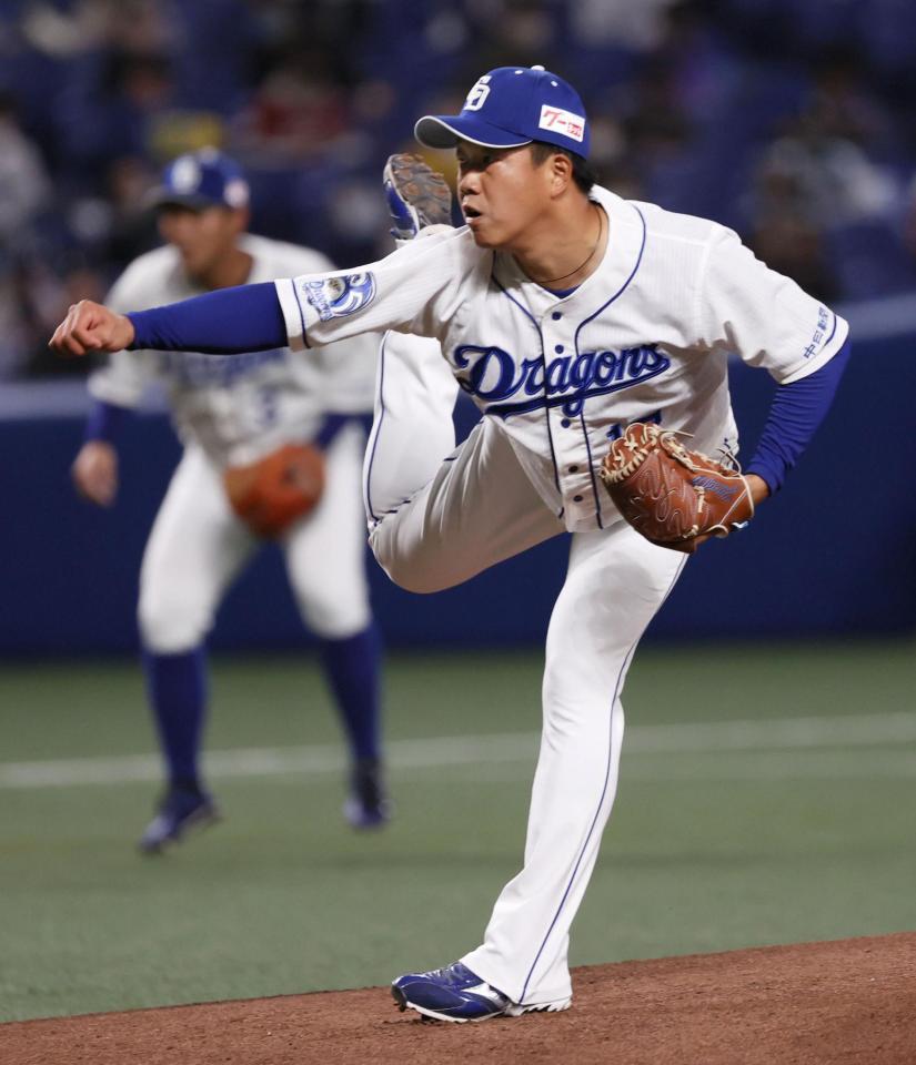 　楽天戦に先発し、５回１失点の中日・柳（共同）