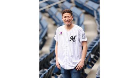 今季、マリーンズ主催試合のＭＣに決まった「ＹＵＩ」さん（球団提供）