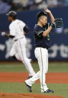 　２回、モヤ（左奥）に２ランを浴びた石川