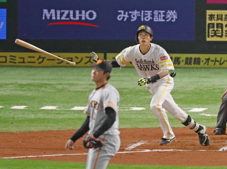 　６回、周東が右中間に２ランを放つ