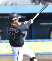 　３回、左越えに先制３ランを放つロッテ・山口航輝（撮影・西岡正）