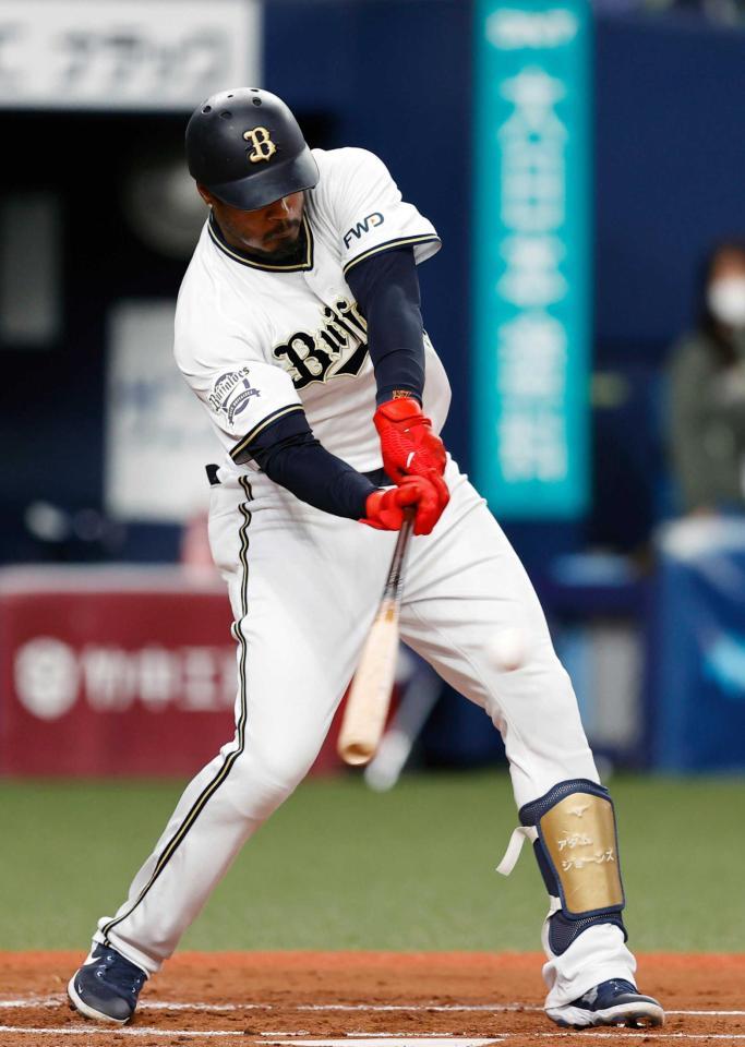 　１回、右前に先制打を放つジョーンズ