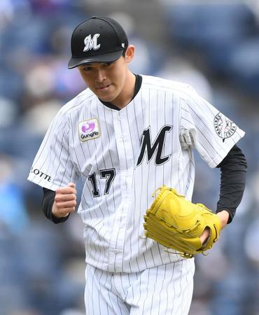 　６回、ビシエドを三振に斬りガッツポーズを決める佐々木朗（撮影・開出牧）