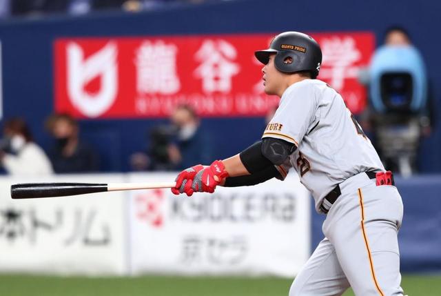 巨人・岡本和が今季の実戦初アーチ　右中間に運び「しっかり捉えることができました」