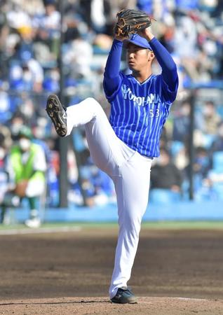 　６回に登板し力投する池谷（撮影・西岡正）