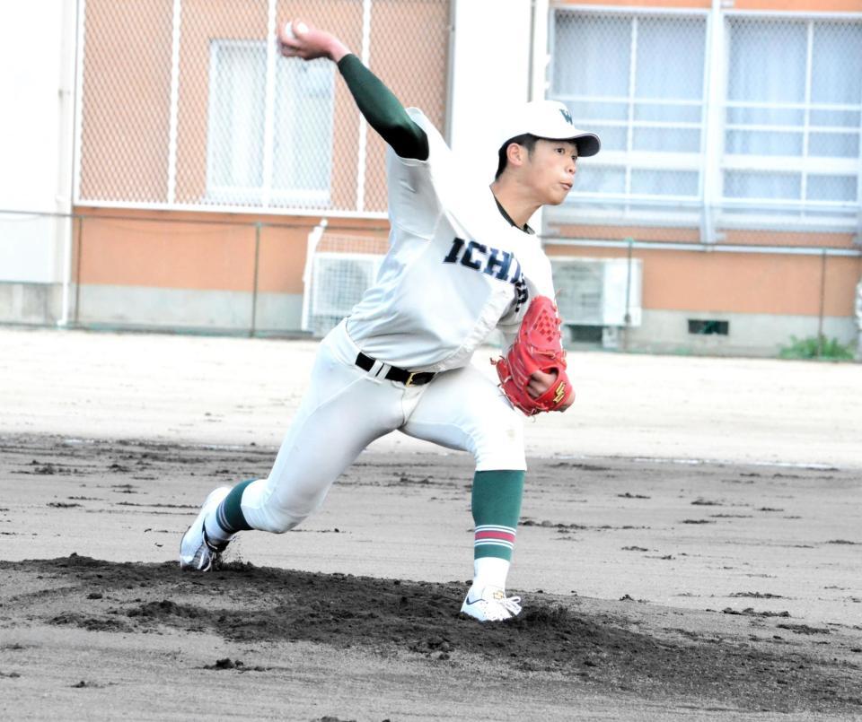 　先発した最速１５２キロ右腕・小園（撮影・永井優花）