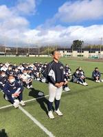 あいさつする京都成章ナイン