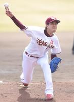 　力投する楽天の先発・岸孝之（撮影・開出牧）