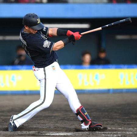 　９回、左前打を放つオリックス・紅林