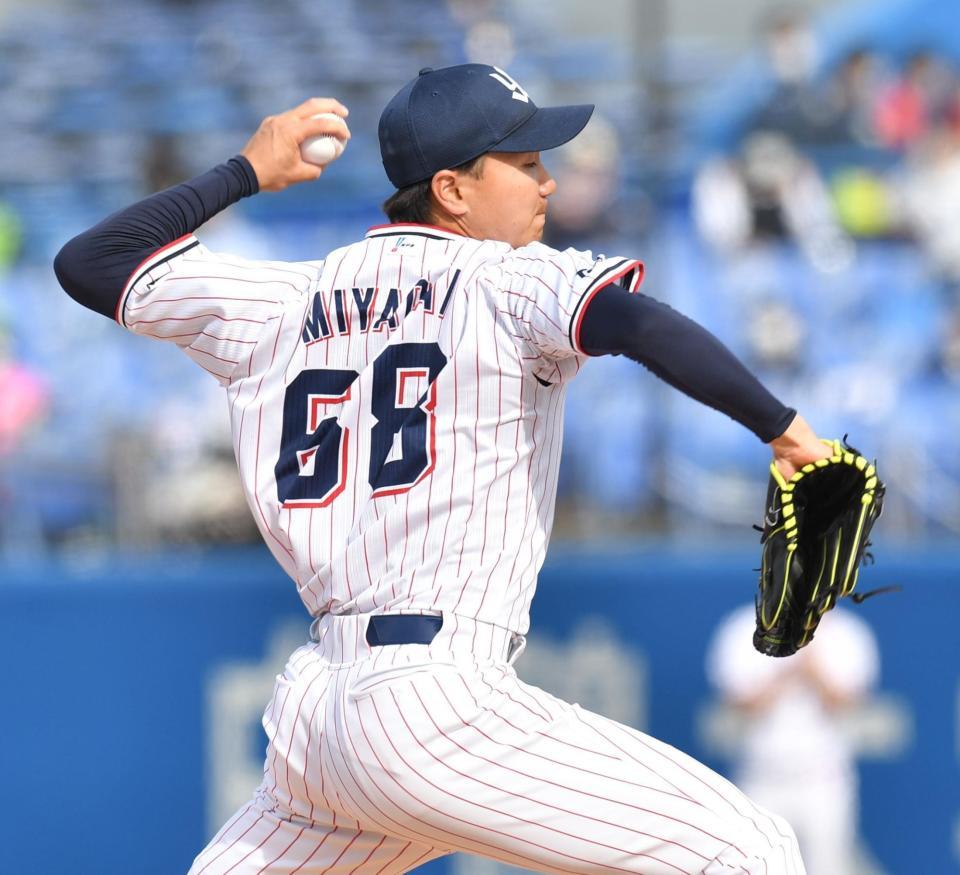 　６回に登板し力投する宮台（撮影・西岡正）