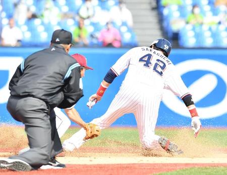 　２回、二盗を決める坂口（撮影・高石航平）