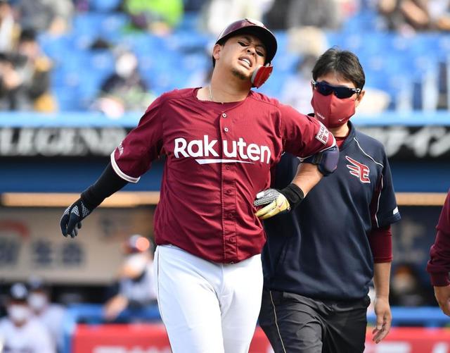 楽天・浅村にアクシデント　左脇腹に死球で交代「ドスン」と鈍い音
