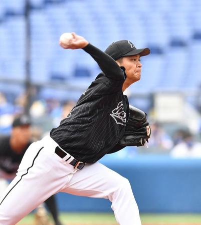 力投するロッテ・佐々木千隼＝横浜スタジアム（撮影・高石航平）