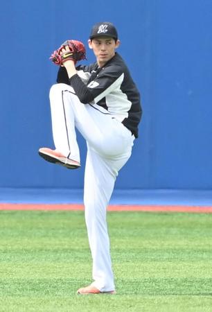 キャッチボールで調整するロッテ・佐々木朗