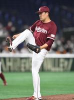 東京ドームのマウンドに立った楽天・田中将大＝東京ドーム（撮影・佐藤厚）