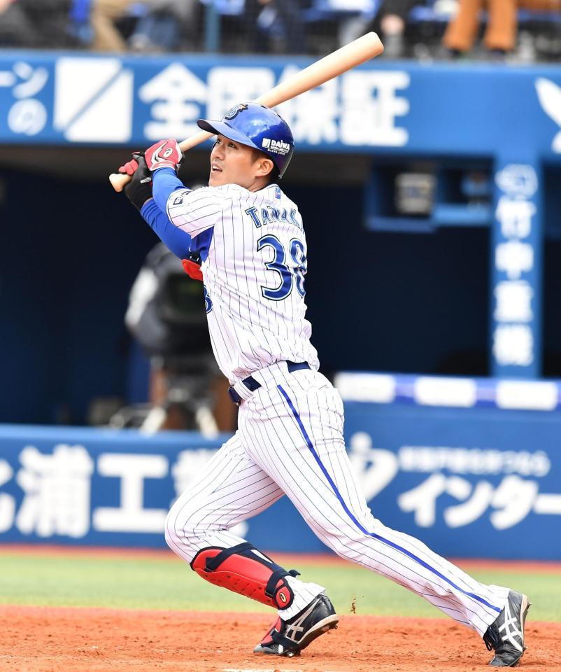 ５回ＤｅＮＡ２死、オープン戦初安打となる二塁打を放つＤｅＮＡ・田中俊太＝横浜スタジアム（撮影・高石航平）