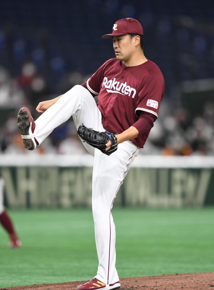 東京ドームのマウンドに立った楽天・田中将大＝東京ドーム（撮影・佐藤厚）
