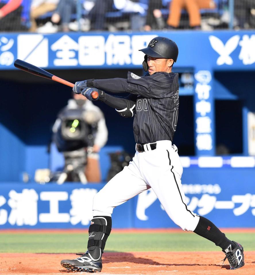 　８回、安打を放つ鳥谷