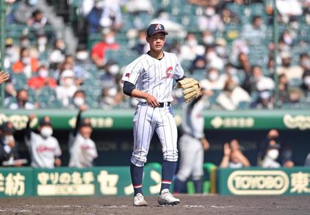 　１０回、京都国際・辻井心にこの回２点目となる適時打を浴びた柴田・谷木亮太（撮影・伊藤笙子）