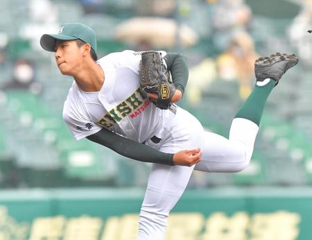 　力投する専大松戸・深沢鳳介（撮影・吉澤敬太）