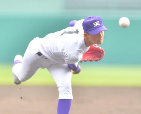 　力投する天理・達孝太（撮影・吉澤敬太）