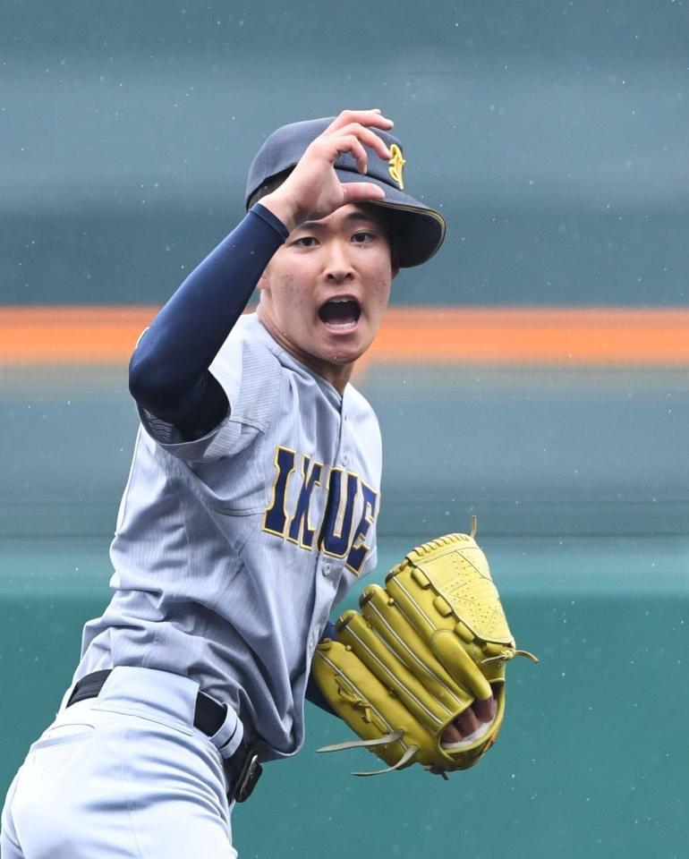 　１回、投球後にほえる仙台育英・松田（撮影・北村雅宏）