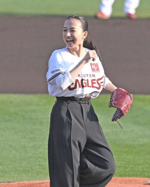 清原果耶 頭が真っ白に 楽天 日本ハム戦で始球式 野球 デイリースポーツ Online