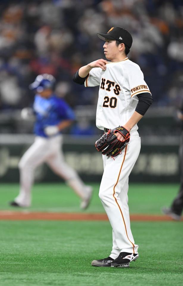 　７回、戸郷は佐野にソロ本塁打を浴びる（撮影・佐藤厚）