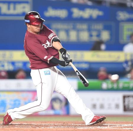 　６回、左前適時打を放つ浅村（撮影・開出牧）