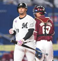 　８回、三振に倒れたマーティン（撮影・開出牧）