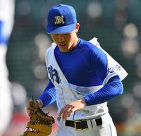 ９回、ユニホームがやぶれた明豊・山本晃也（撮影・吉澤敬太）