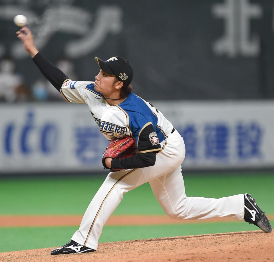 　先発し力投する伊藤