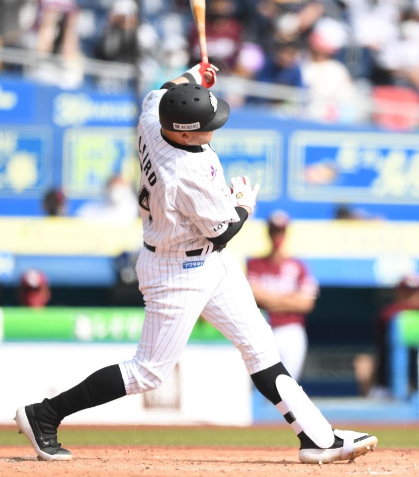 ２回、左越え２ランを放つレアード（撮影・開出牧）