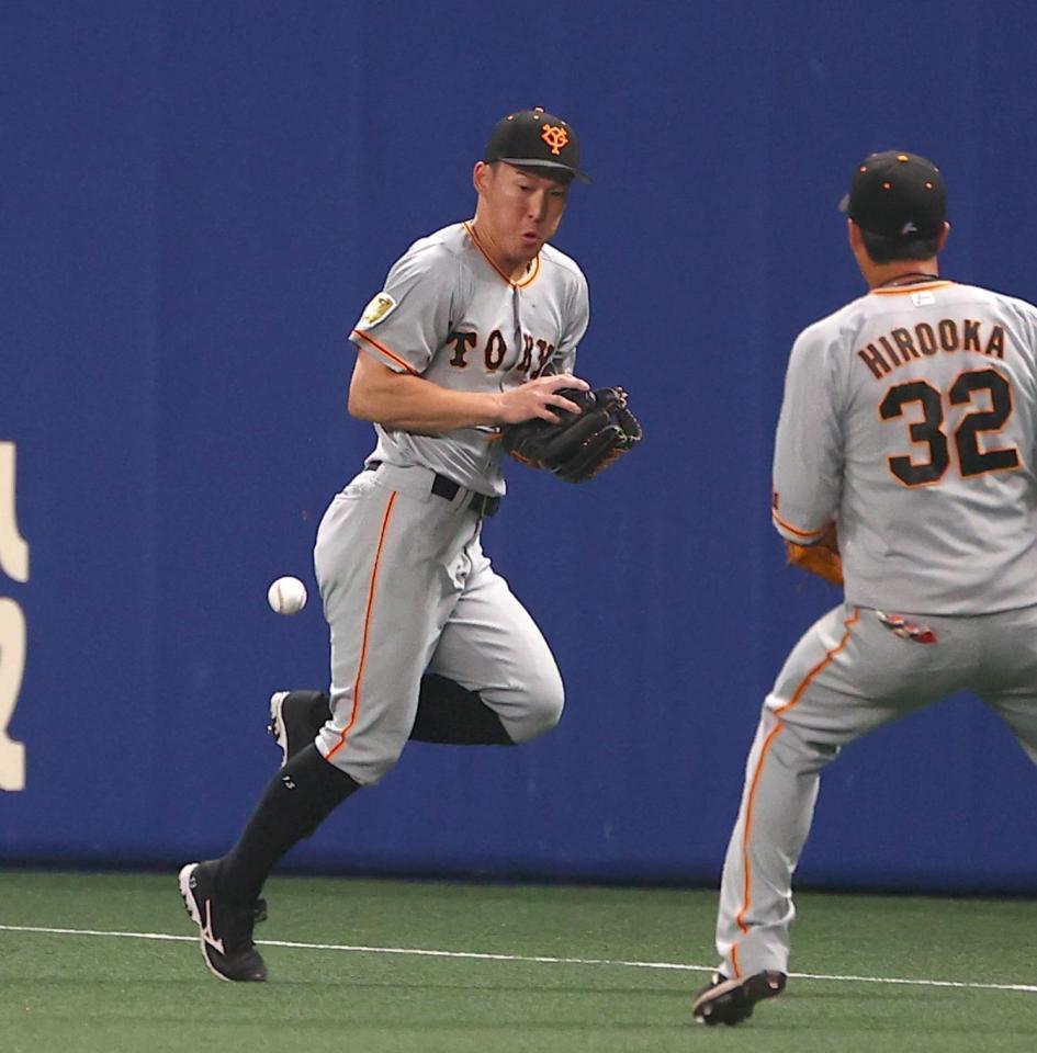 巨人 梶谷がタイムリーエラー グラブの土手に当たって転々 １点先制許す 野球 デイリースポーツ Online