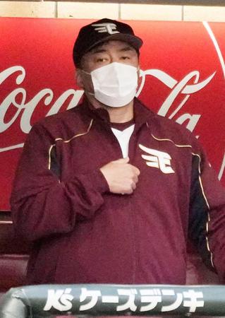 　２戦連続でソフトバンクと引き分け、さえない表情の楽天・石井監督