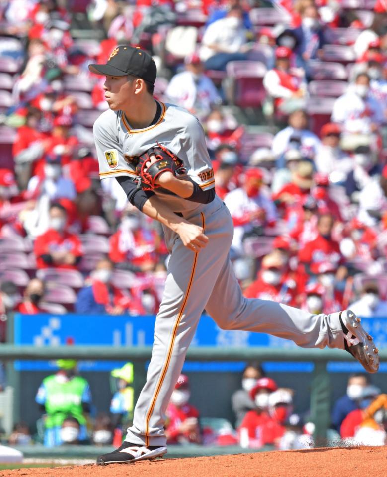 　力投する先発の戸郷（撮影・立川洋一郎）