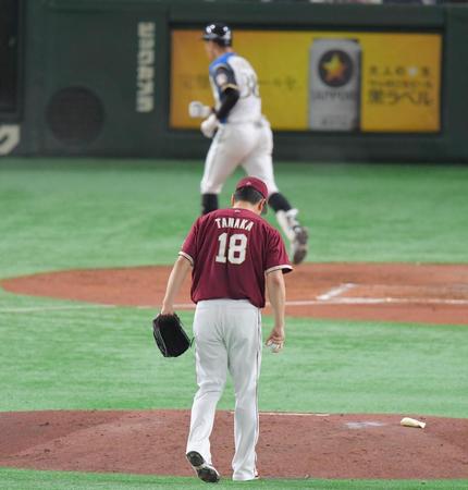 　２回、石井（奥）にソロを許し肩を落とす田中将（１８）＝撮影・高石航平