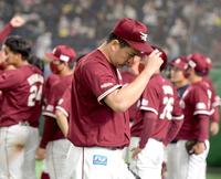 ５回を投げ３失点でマウンドをおりる楽天・田中将大（撮影・金田祐二）