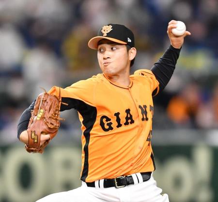 　阪神打線を相手に力投する巨人・高橋