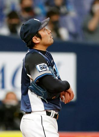 　９回、Ｔ－岡田に同点の３点三塁打を浴びた西武・増田（共同）