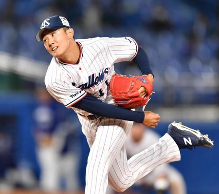 　中日打線を相手に力投する奥川（撮影・西岡正）