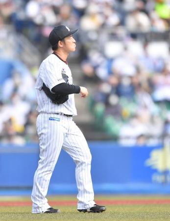 　２回、柳田に２点適時二塁打を打たれ、先制を許した美馬（撮影・伊藤笙子）