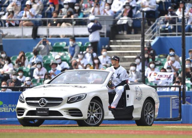 ロッテ 内竜也 マリーンズ大好き 引退セレモニーで益田から空振り奪う 野球 デイリースポーツ Online